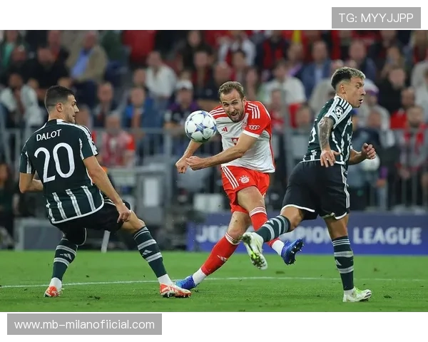 凯恩前插接球稳稳卸下，热刺前场衔接丝滑自然